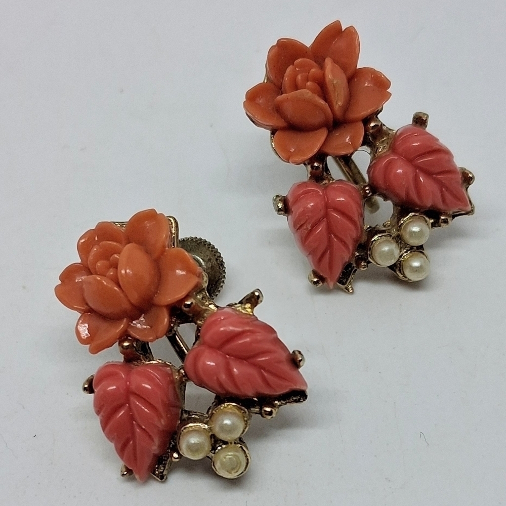 * Vintage Coral Thermoset Flowers Faux Pearl Screw Back Earrings